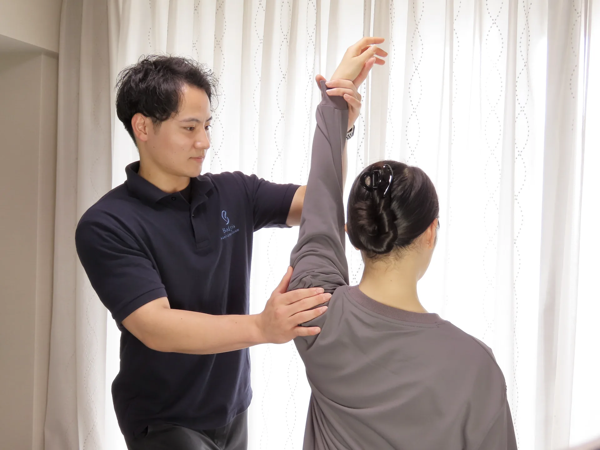 施術・アプローチの様子（身体チェックなど）